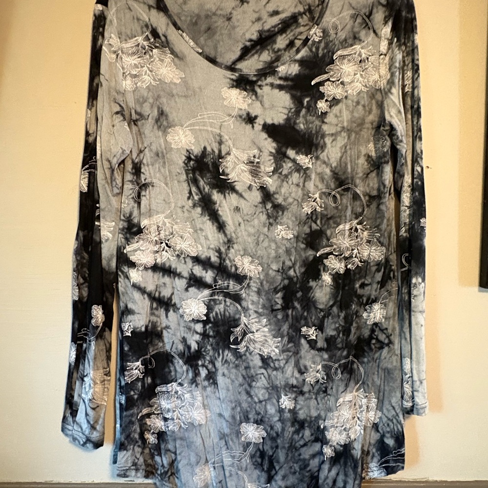 Chic Black and White Floral Women's Tunic